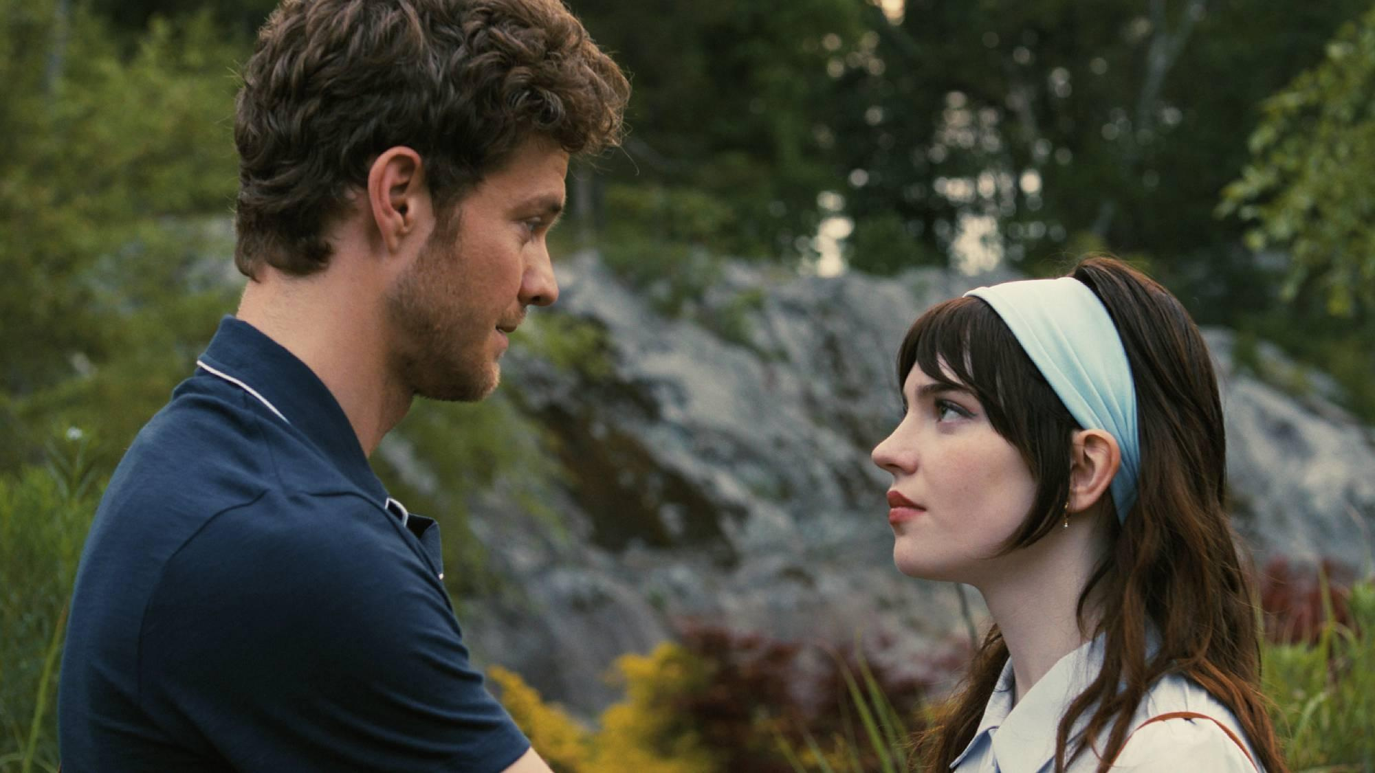 Jack Quaid as Josh and Sophie Thatcher as Iris in New Line Cinema’s 